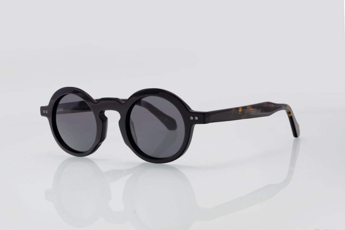 Tiresias Black - Tortoise