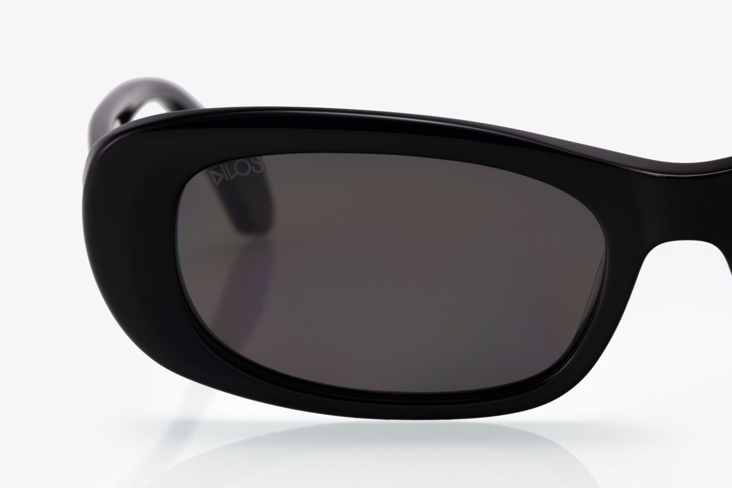 Dione Black 3 scaled