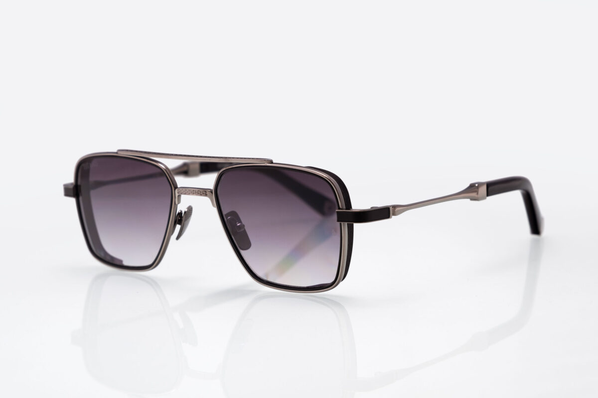 Themis Black